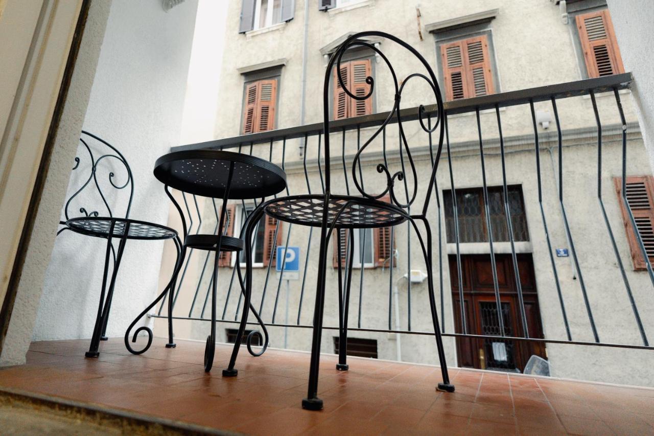 Ferienwohnung Centro Storico Moderno Trilocale Con Balcone Triest Exterior foto