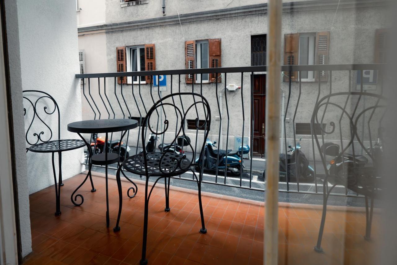 Ferienwohnung Centro Storico Moderno Trilocale Con Balcone Triest Exterior foto